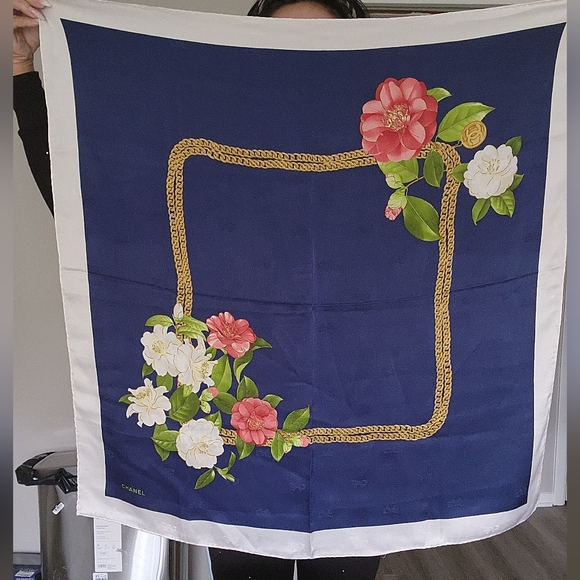 Authentic Chanel scarf - Picture 1 of 8